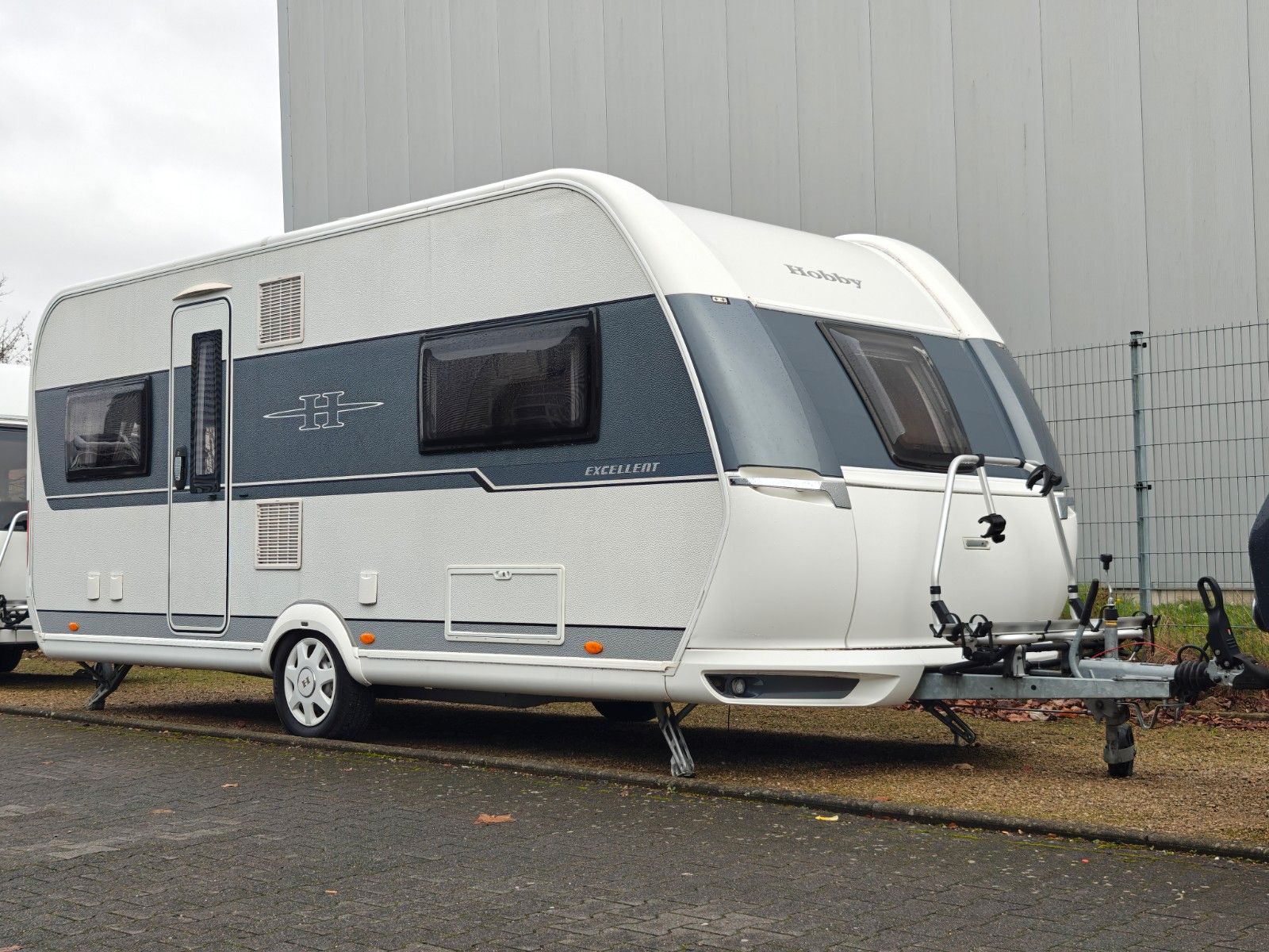 Fahrzeugabbildung Hobby Excellent 540 UFe - Fahrradträger, TV, 1.750kg -