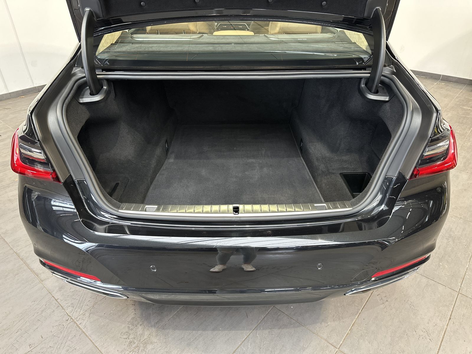 Fahrzeugabbildung BMW 750i xDrive Pure Excellence NAV+LASER+360°+HEAD-