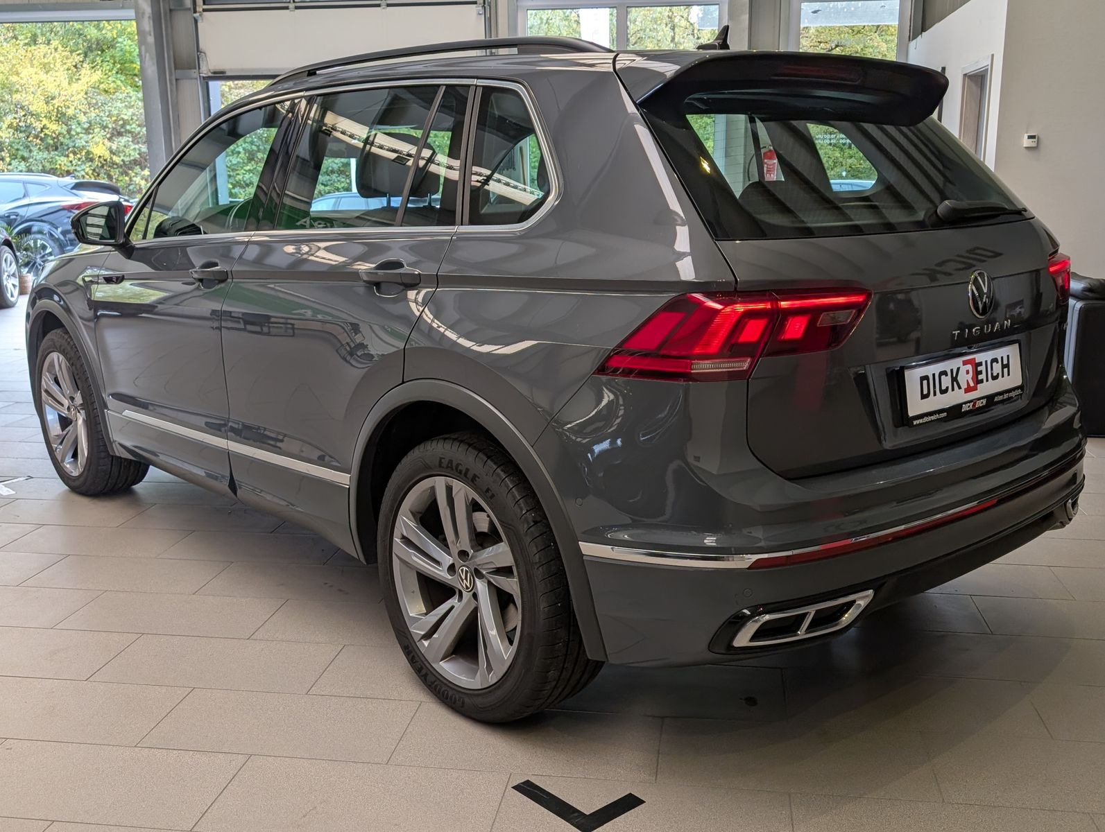 Fahrzeugabbildung Volkswagen Tiguan 2.0TSI R-Line 4M ACC HUD Cam StHz AHK 19"