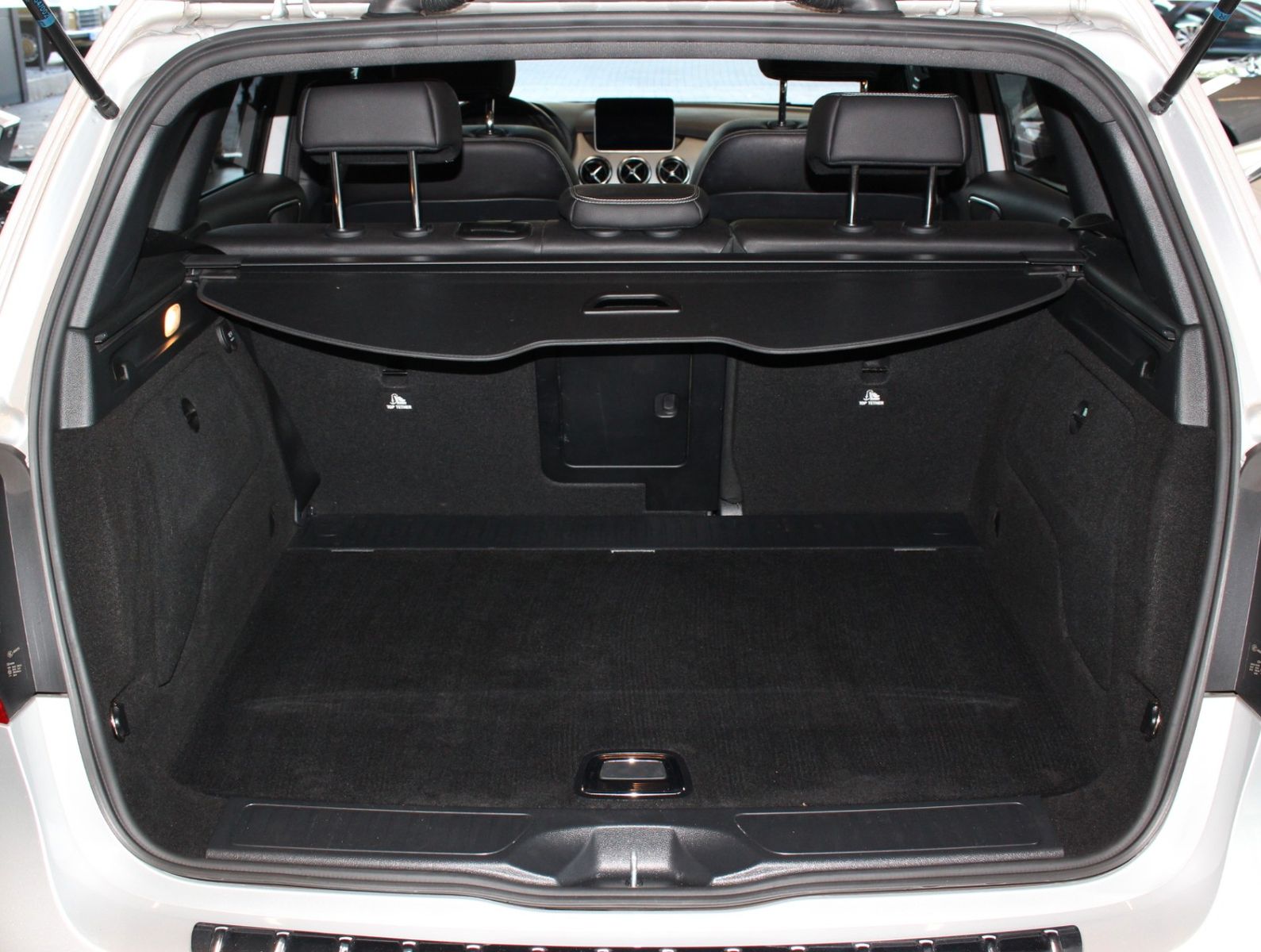 Fahrzeugabbildung Mercedes-Benz B 200 Urban Pano+Distronic+AHK schwenkb.+Sitzhzg