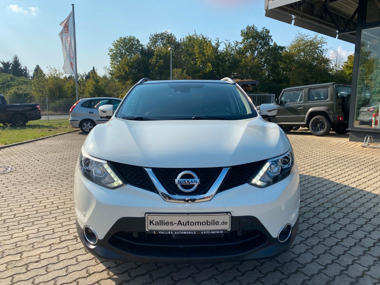 Fahrzeugabbildung Nissan Qashqai 1.2 DIG-T AT Tekna KEYL.+PANO+NAV+AHK