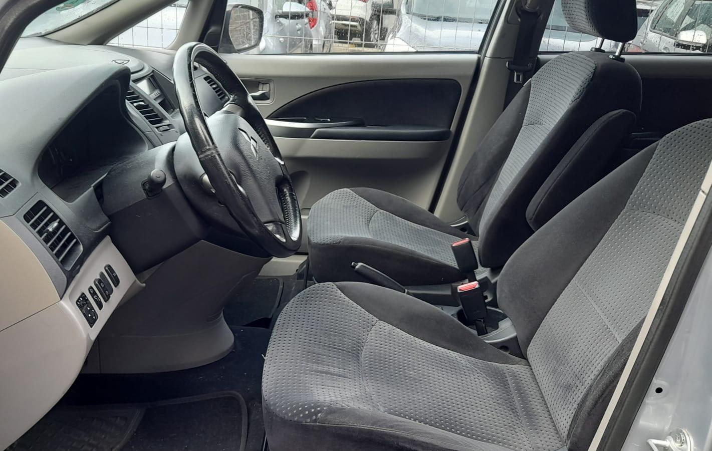 Mitsubishi Grandis 2006 — photo 14