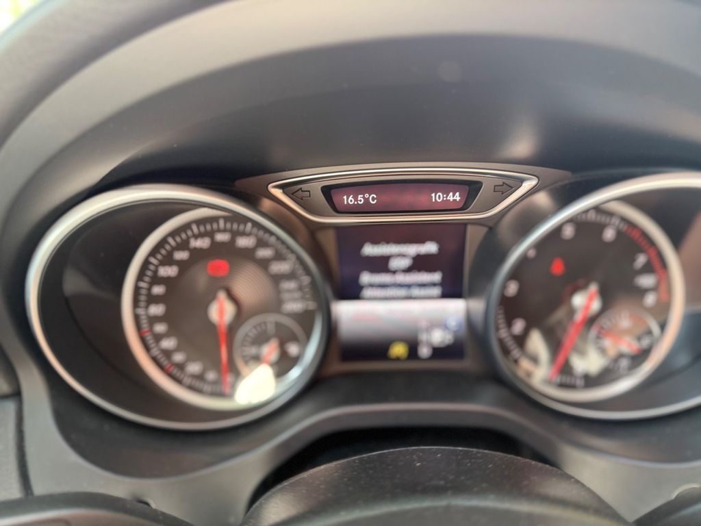 MERCEDES-BENZ CLA 220 4MATIC/SB/PANO/DISTRONIC+ MERCEDES-BENZ CLA 220 4MATIC/SB/PANO/DISTRONIC+