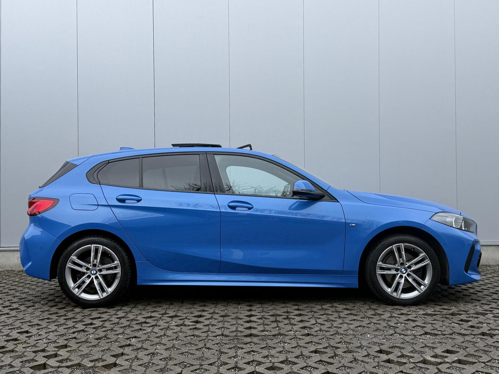 BMW 118 i M Sport SHADOW PANO HEAT MEMORY 17", миниатюра 3