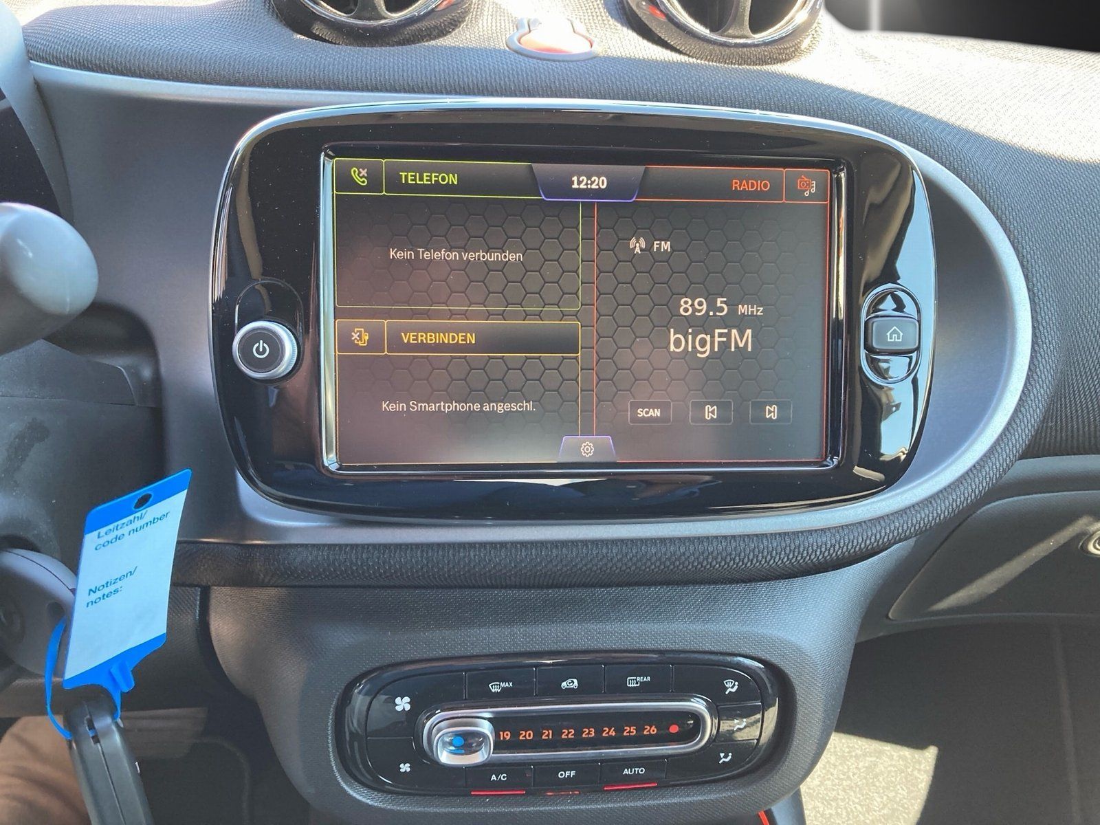 Fahrzeugabbildung Smart smart EQ fortwo Exclusive*Pano*Kamera*PDC*LED*22