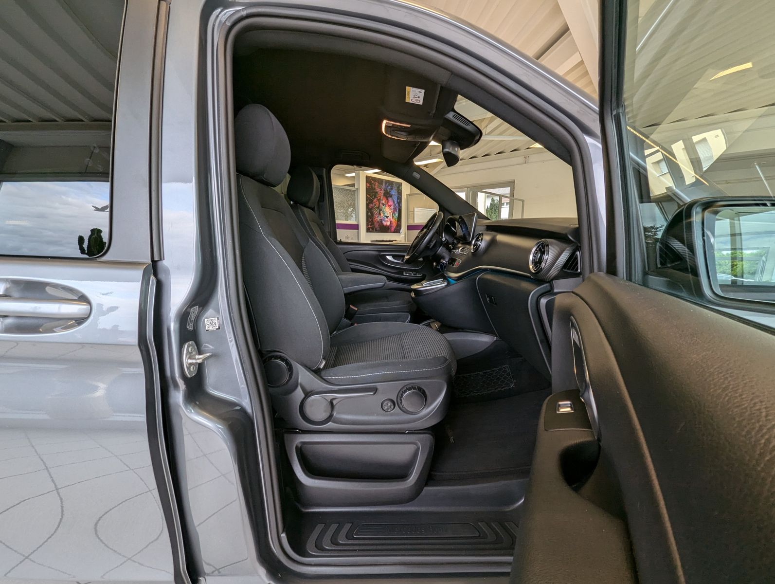 MERCEDES-BENZ V 220 d AMG EDITION lang Burmester ACC AHK StHz - Image 16