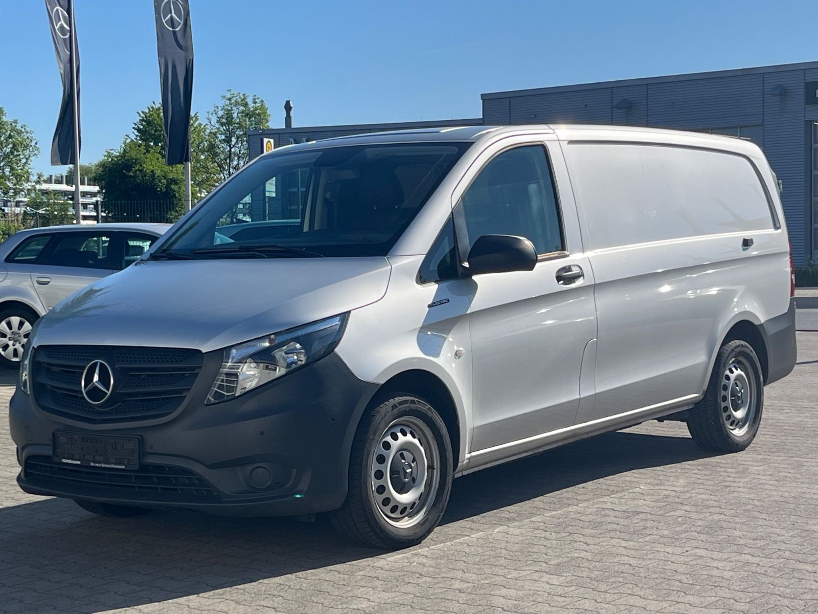 MERCEDES-BENZ Vito Kasten eVito 111/112 lang Motor vor 2.000KM