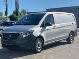 Mercedes-Benz Vito Kasten eVito 111/112 lang Motor vor 2.000KM - mit Elektro-Antrieb: Silber, Van