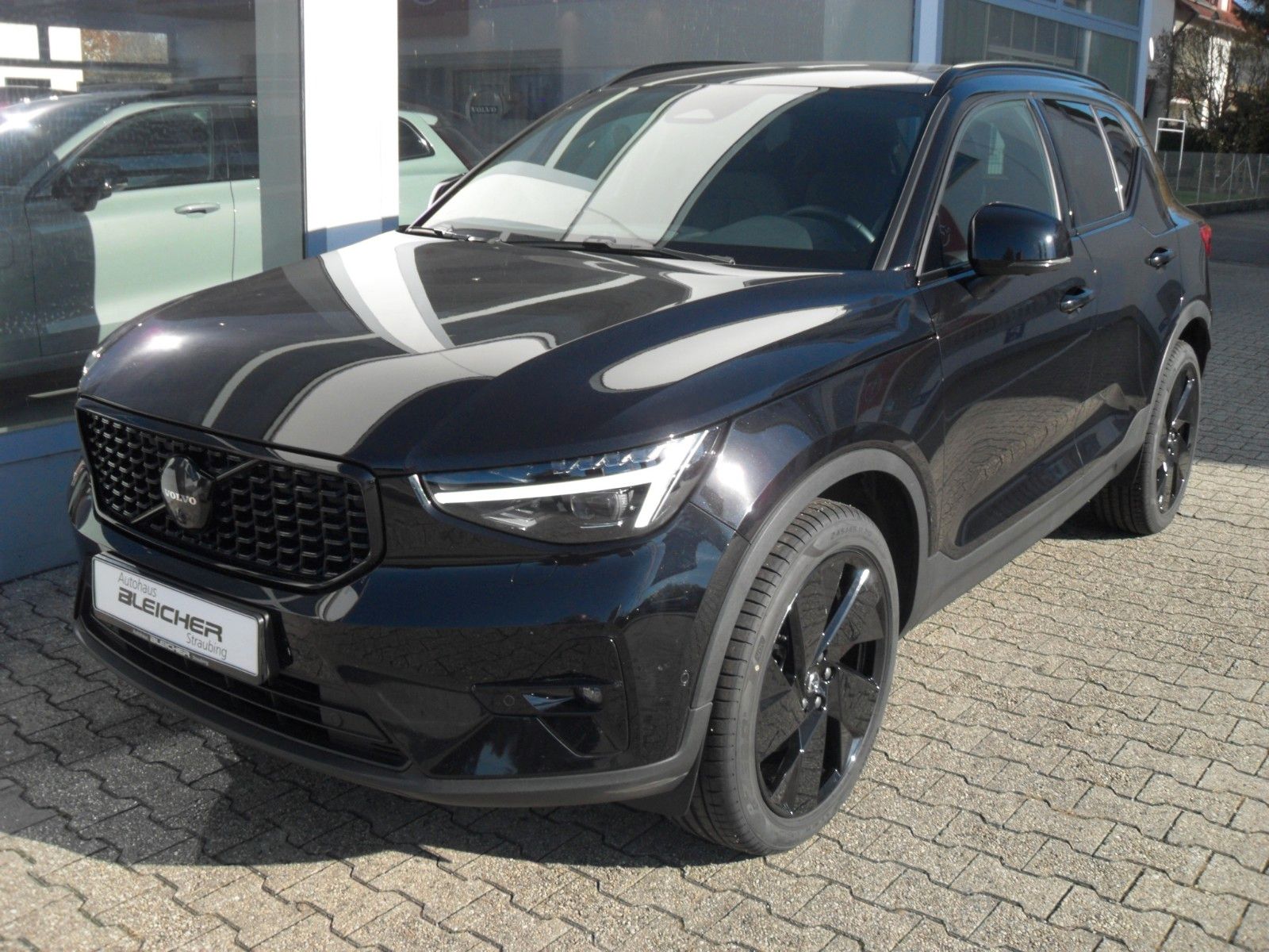 Fahrzeugabbildung Volvo XC 40 B3 Plus Black Edition | 360° | Panor.