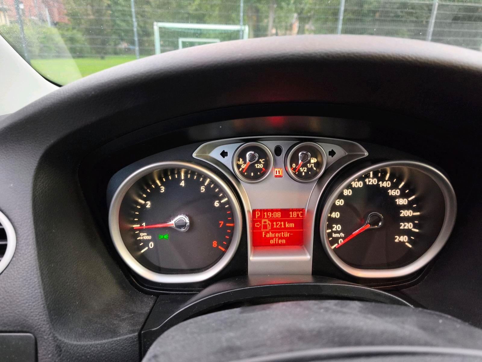 Ford Focus 2008 — photo 12
