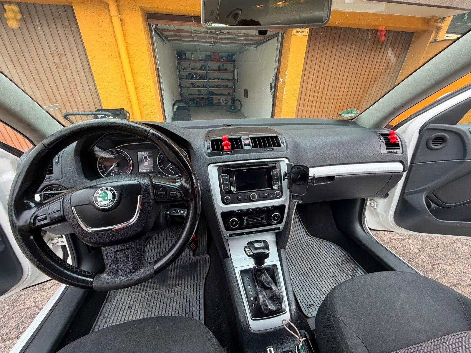 Skoda Octavia 2011 — photo 6