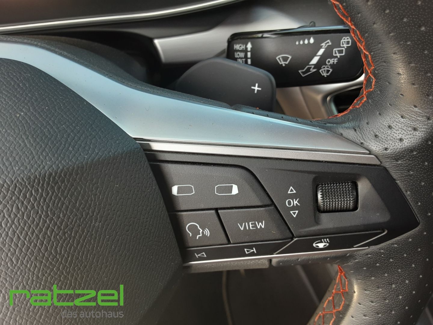 Fahrzeugabbildung SEAT Leon 1.5e TSI FR LED ACC elektr. AHK Navi dig. C