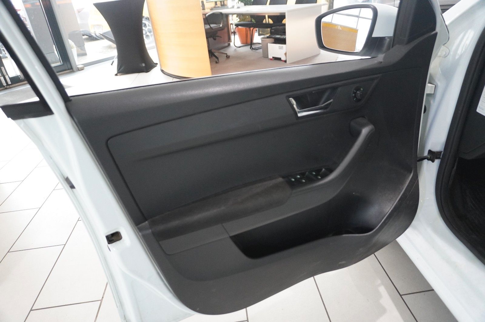 Fahrzeugabbildung SKODA Fabia Combi 1.4 TDI AMBITION DSG NAVI/LED/PDC