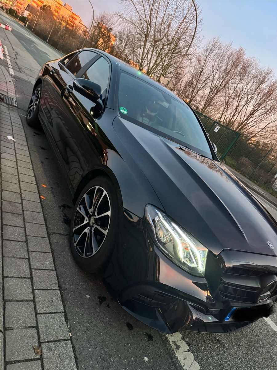 MERCEDES-BENZ E 220 d Autom. **Premium Soundanlage** AMG OPTIK