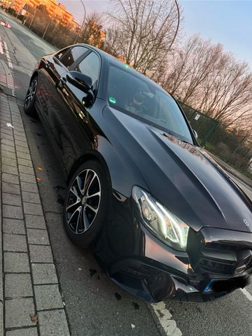 MERCEDES-BENZ E 220 d Autom. **Premium Soundanlage** AMG OPTIK