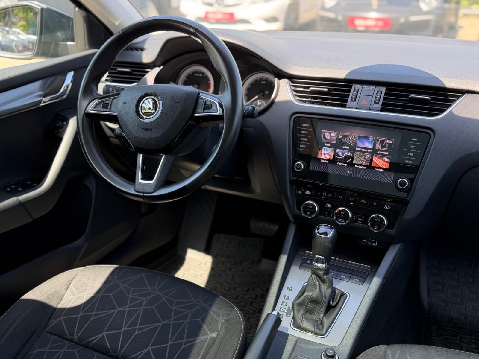 Skoda Octavia Combi 1.5  STNDHEIZ*PANO*AHK*LED*ACC*KAM