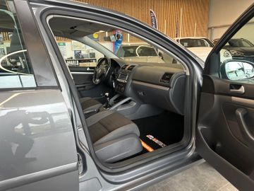 Volkswagen Golf V Lim. Tour *KLIMA*SZHZ*TEMPOMAT*AHK*