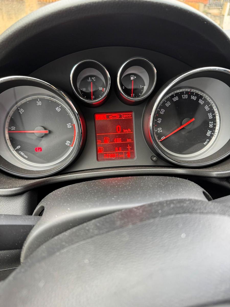 Opel Insignia 2012 — photo 9