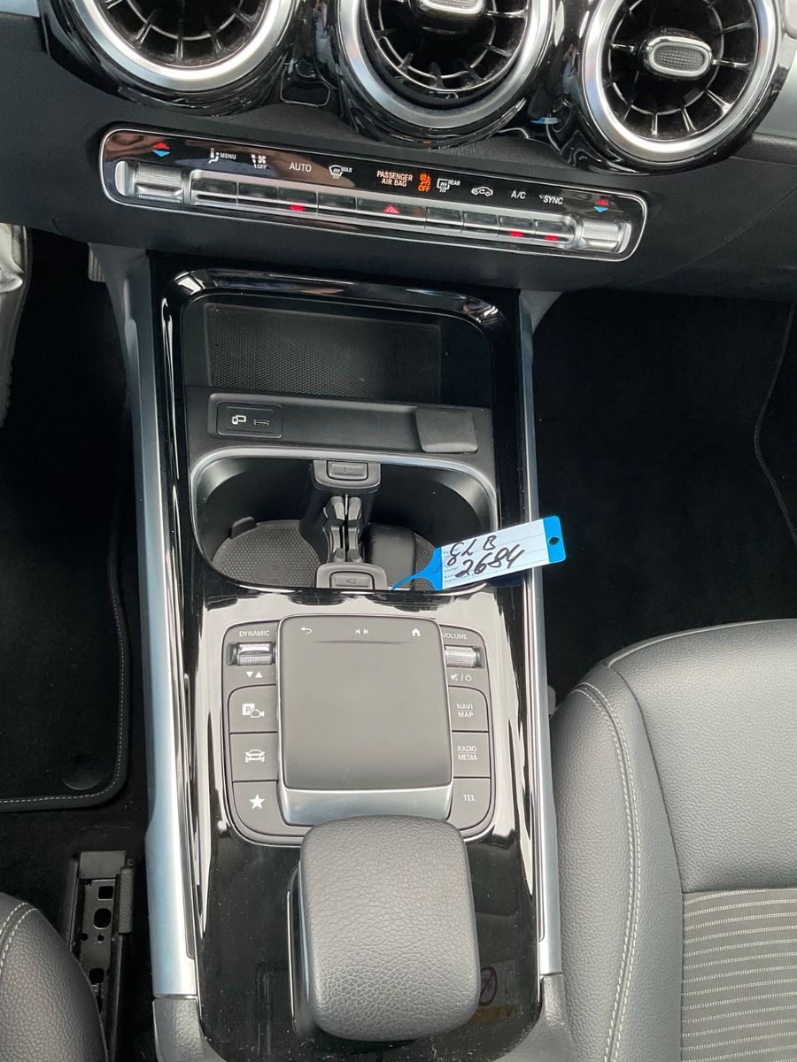 Fahrzeugabbildung Mercedes-Benz GLB 200 DCT,AHK,Navi,Kamera,GJR,LED
