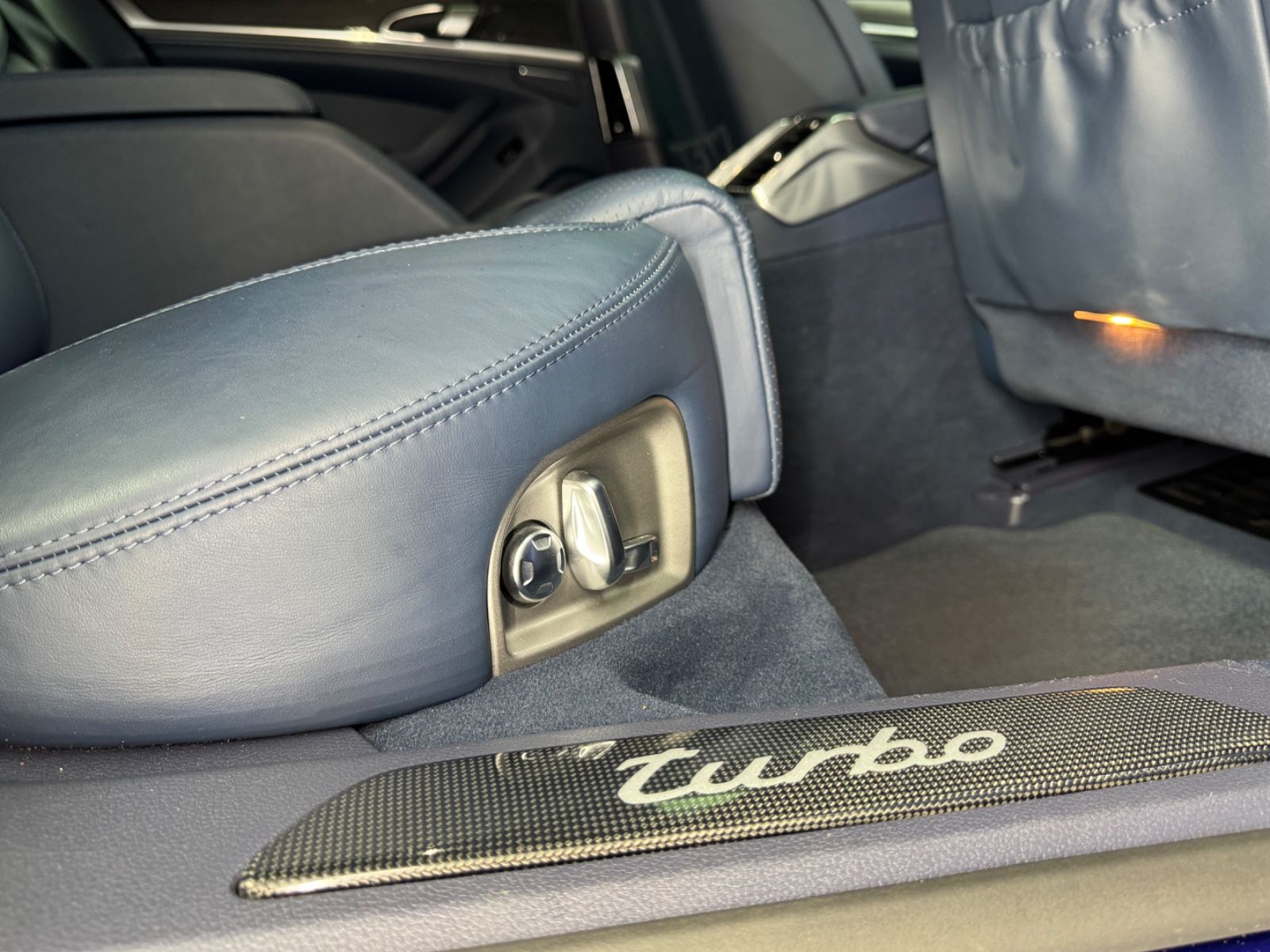 Fahrzeugabbildung Porsche Panamera Turbo|CERAMIC|CARBON|1.HAND|EXCLUSIVE|