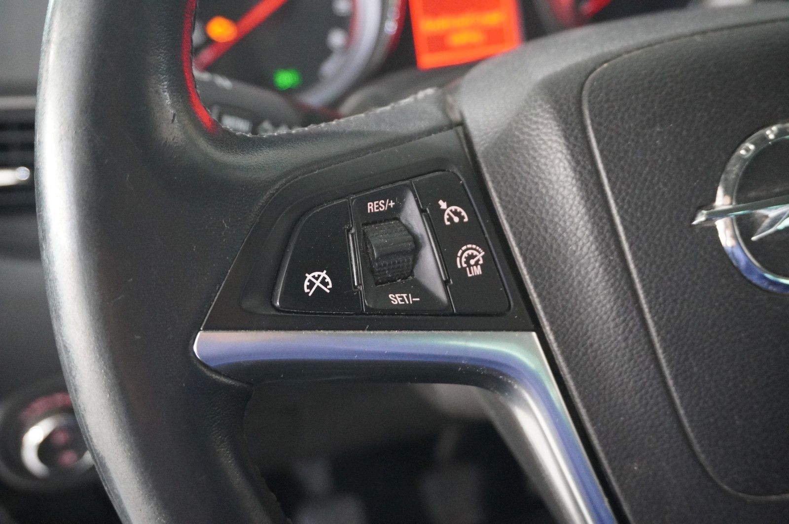 Fahrzeugabbildung Opel Zafira C Tourer 1.6 INNOVATION NAVI/BI-XENON/AHK