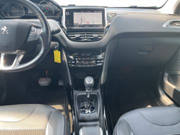 Peugeot 2008 Allure PT 110 Navi+PDC+Carplay+LM+Allwetter