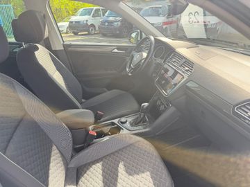 Volkswagen Tiguan - 12