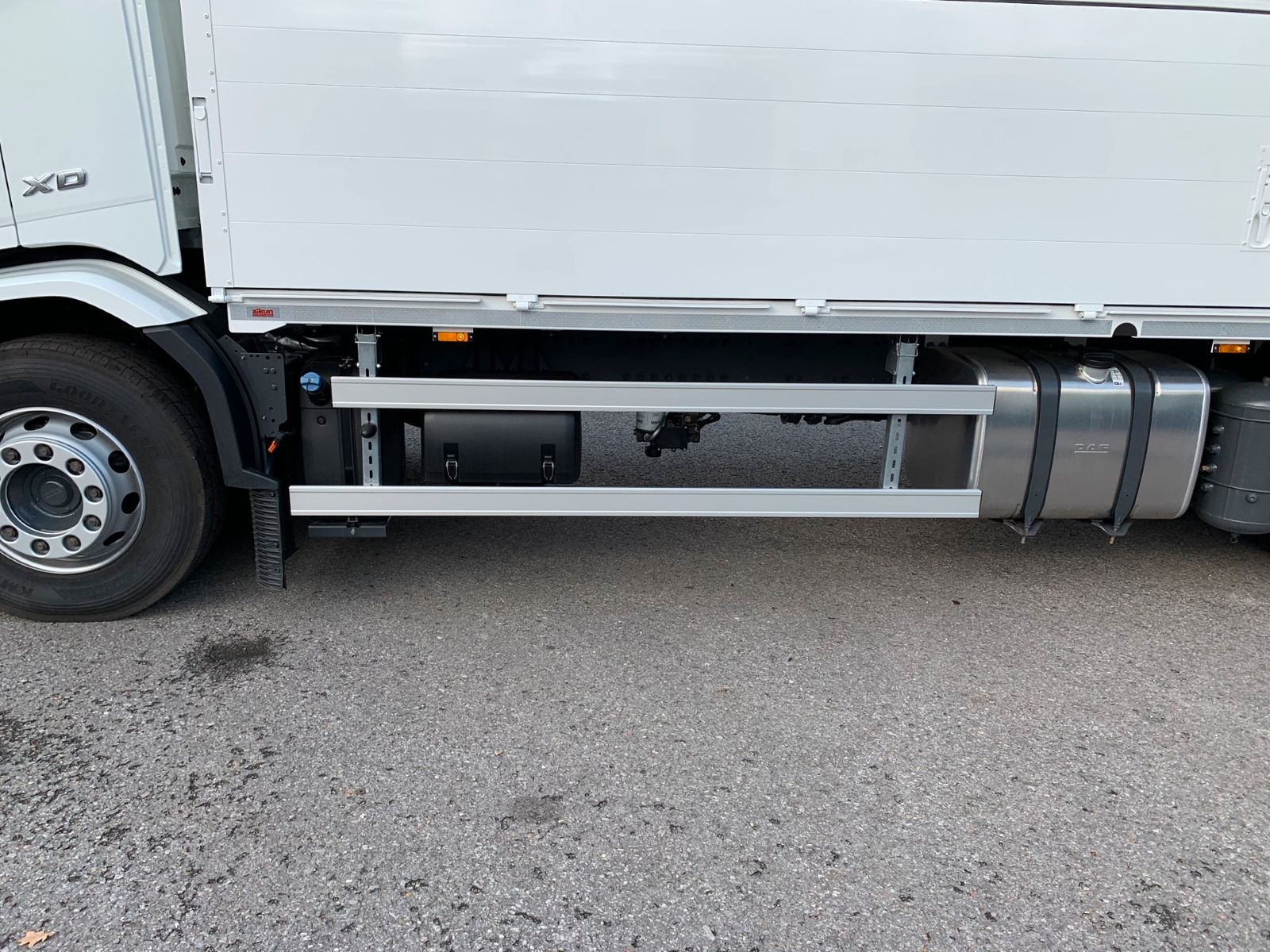 Fahrzeugabbildung DAF FA XD 370 zikun Swing-Board-Aufbau