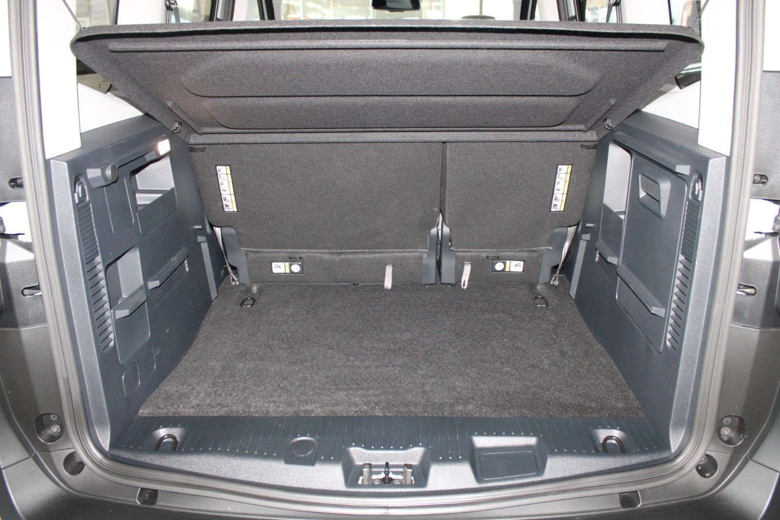 Fahrzeugabbildung Ford Tourneo Courier Titanium AHK Kamera WinterPaket2