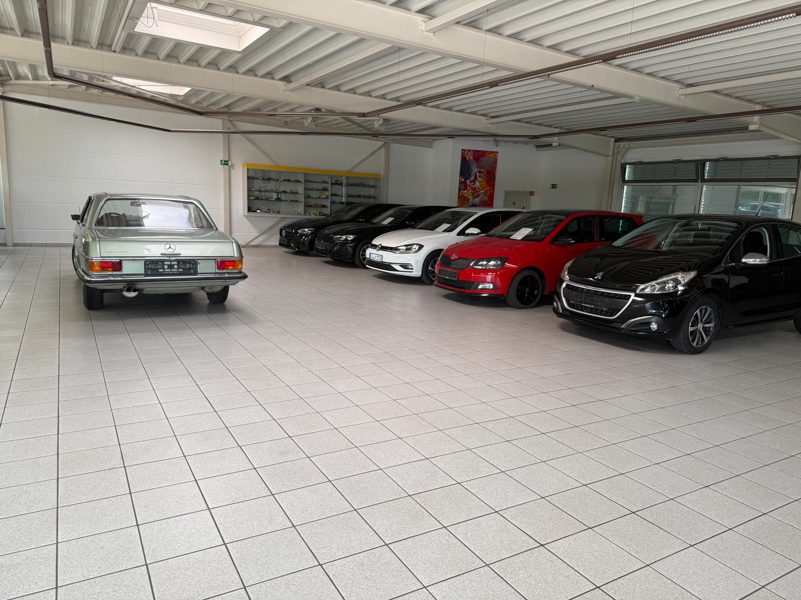 showroom-image-top