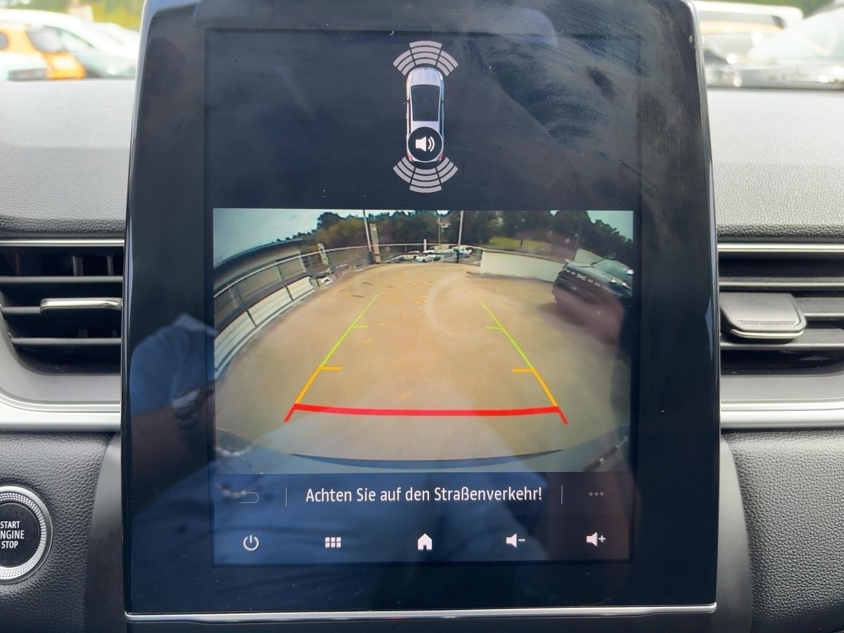 Fahrzeugabbildung Renault Captur TECHNO TCe 140 EDC Kamera SHZ - mit KI generiert/bearbeitet