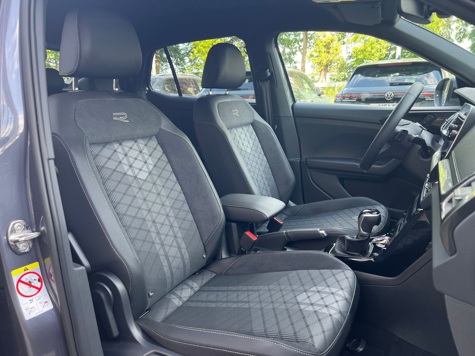Fahrzeugabbildung Volkswagen T-Cross R-Line 1.5 TSI DSG *AHK, IQ.LIGHT, ACC,