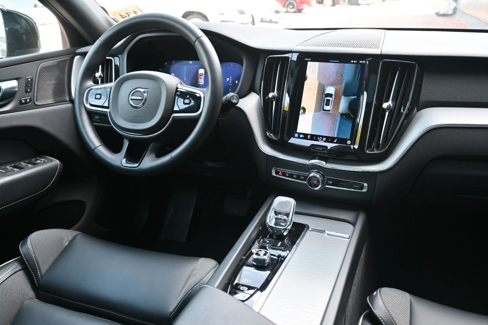 Fahrzeugabbildung Volvo XC60 B4 Plus Dark *360°*H/K*NAV*PANO*ACC*STDHZG*