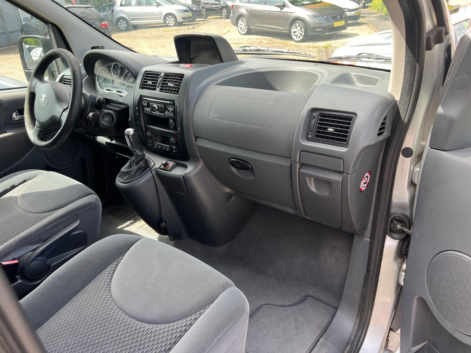 Fahrzeugabbildung Peugeot Expert Tepee L2H1 Active 8.Sitzer