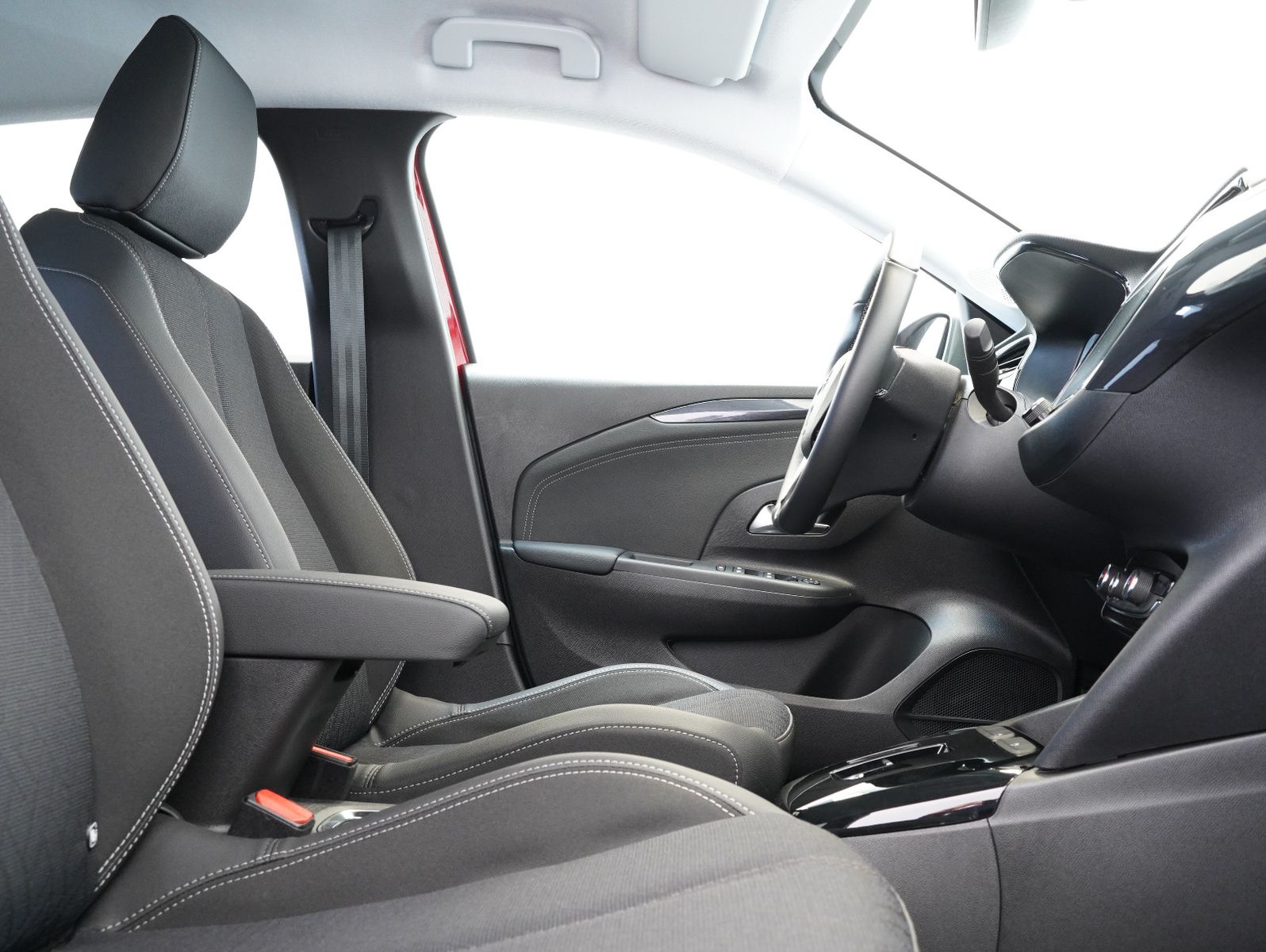 Fahrzeugabbildung Opel Corsa F e Elegance LED/CARPLAY/DAB/11KW