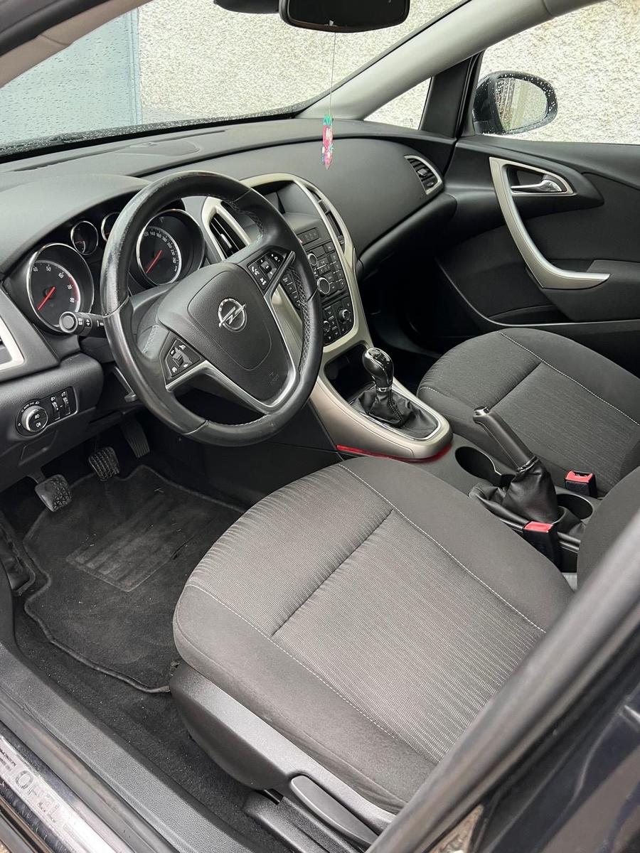 Opel Astra 2011 — photo 5