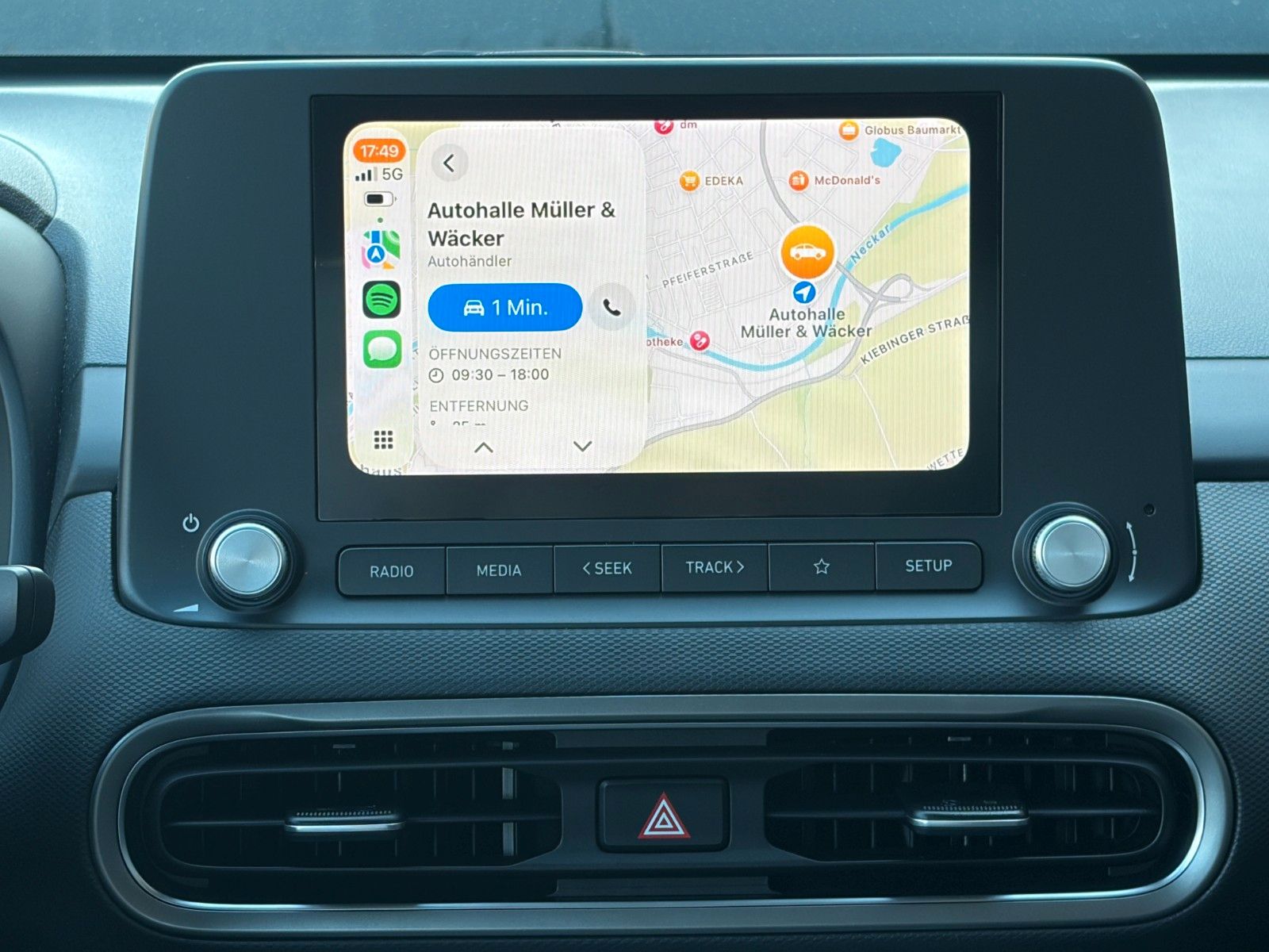 Fahrzeugabbildung Hyundai KONA E Select SHZ LHZ LKA LFA ACC CarPlay Navi