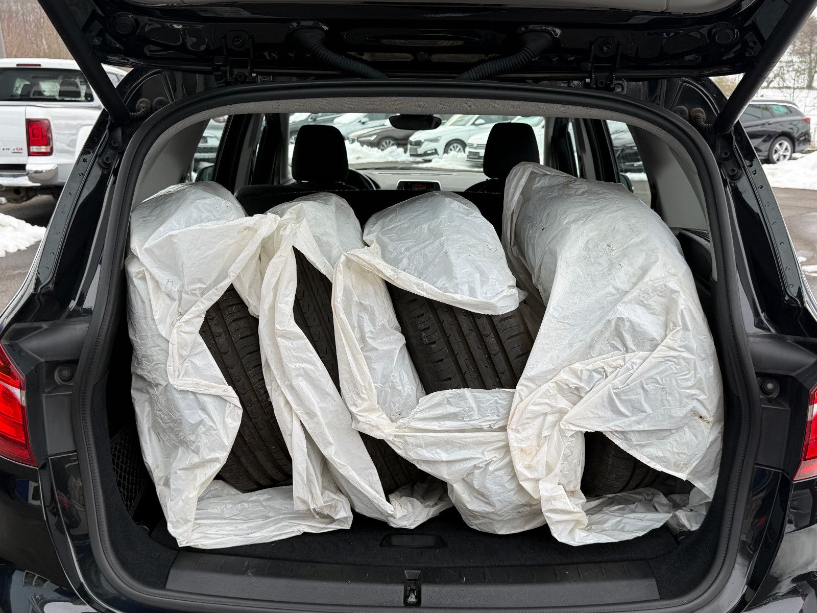 Fahrzeugabbildung BMW 218i Gran Tourer Advantage Aut AHK GRA PDC SHZ