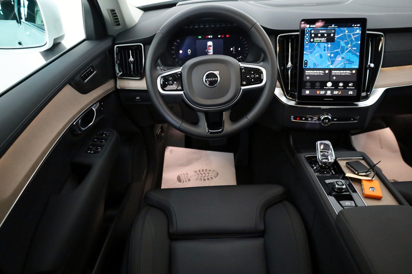 Fahrzeugabbildung Volvo XC90 Plus Bright AWD,7Sitz,4xSH,360°,HUD,ACC,AHK
