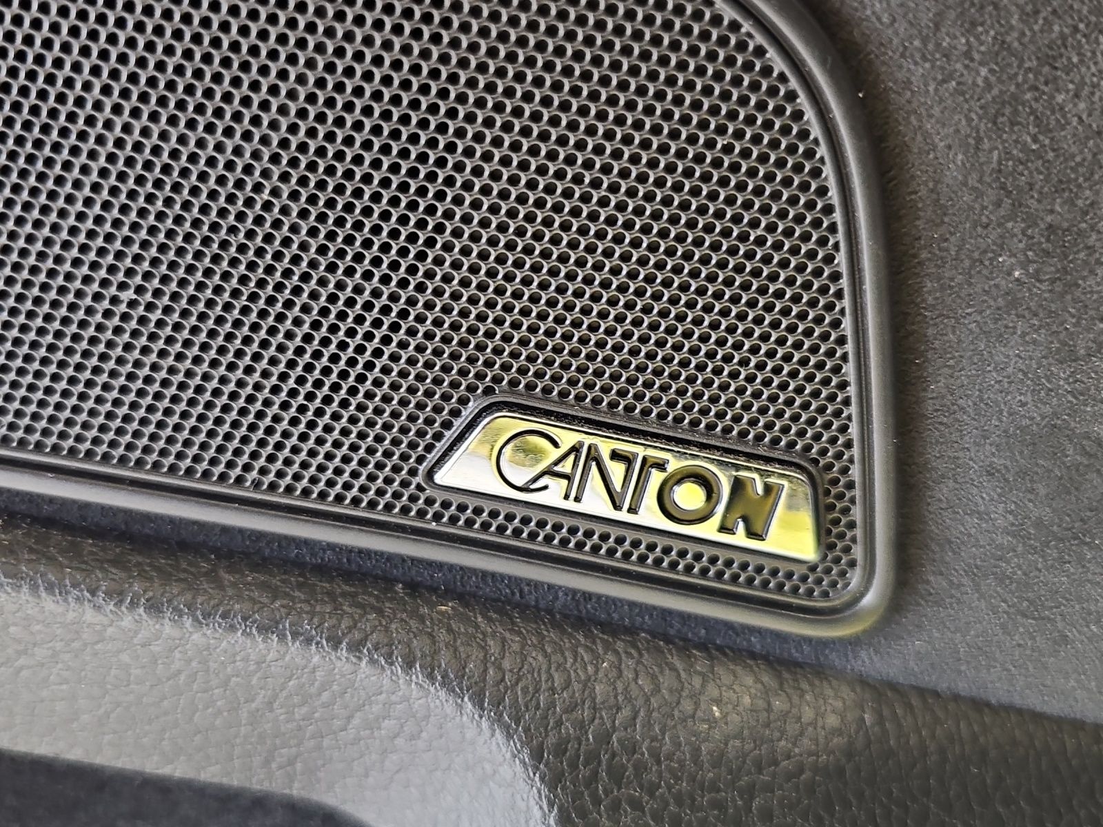 Fahrzeugabbildung SKODA Superb Combi Sportline 2.0 TSI DSG AHZV DCC ACC