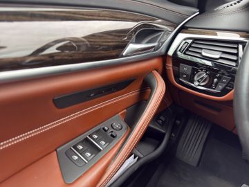 BMW 520 - 12