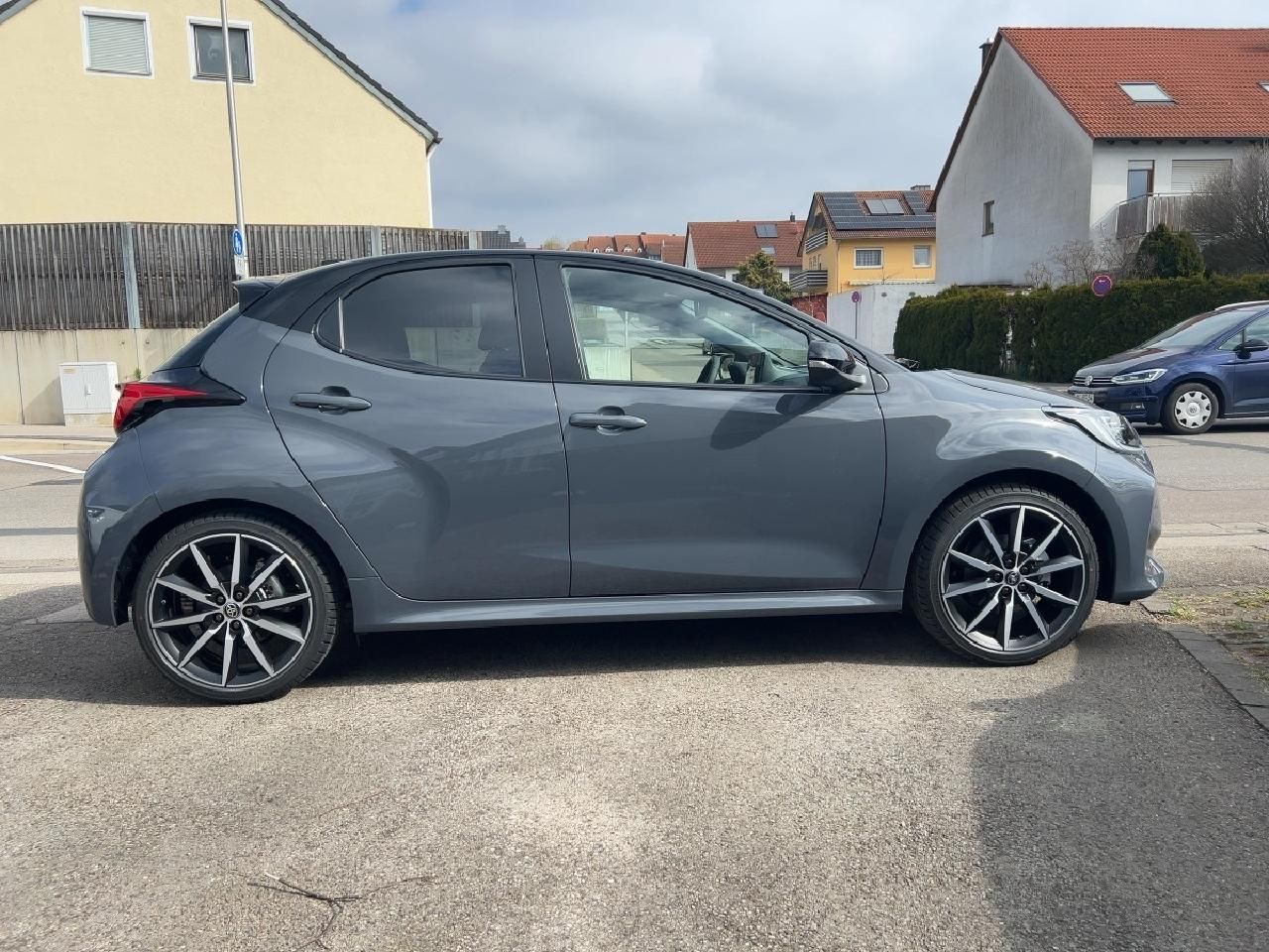 Fahrzeugabbildung Toyota Yaris Hybrid GR Sport Infotainment + Safetypake