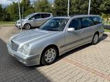 Mercedes-Benz E 200 KOMPRESSOR T CLASSIC Classic - Mercedes-Benz E 200 aus 2003