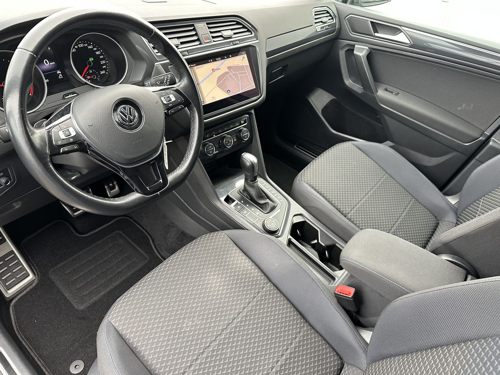 Fahrzeugabbildung Volkswagen Tiguan Allspace 4M United 7-Sitzer NAV+LED+KAMER