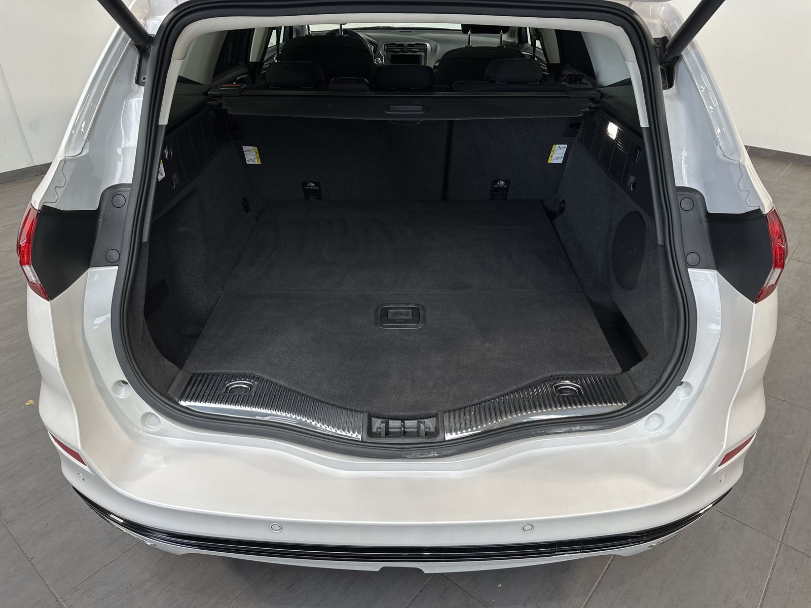 Fahrzeugabbildung Ford Mondeo Turnier 2.0 EB Aut. Titanium NAV+LED+PANO