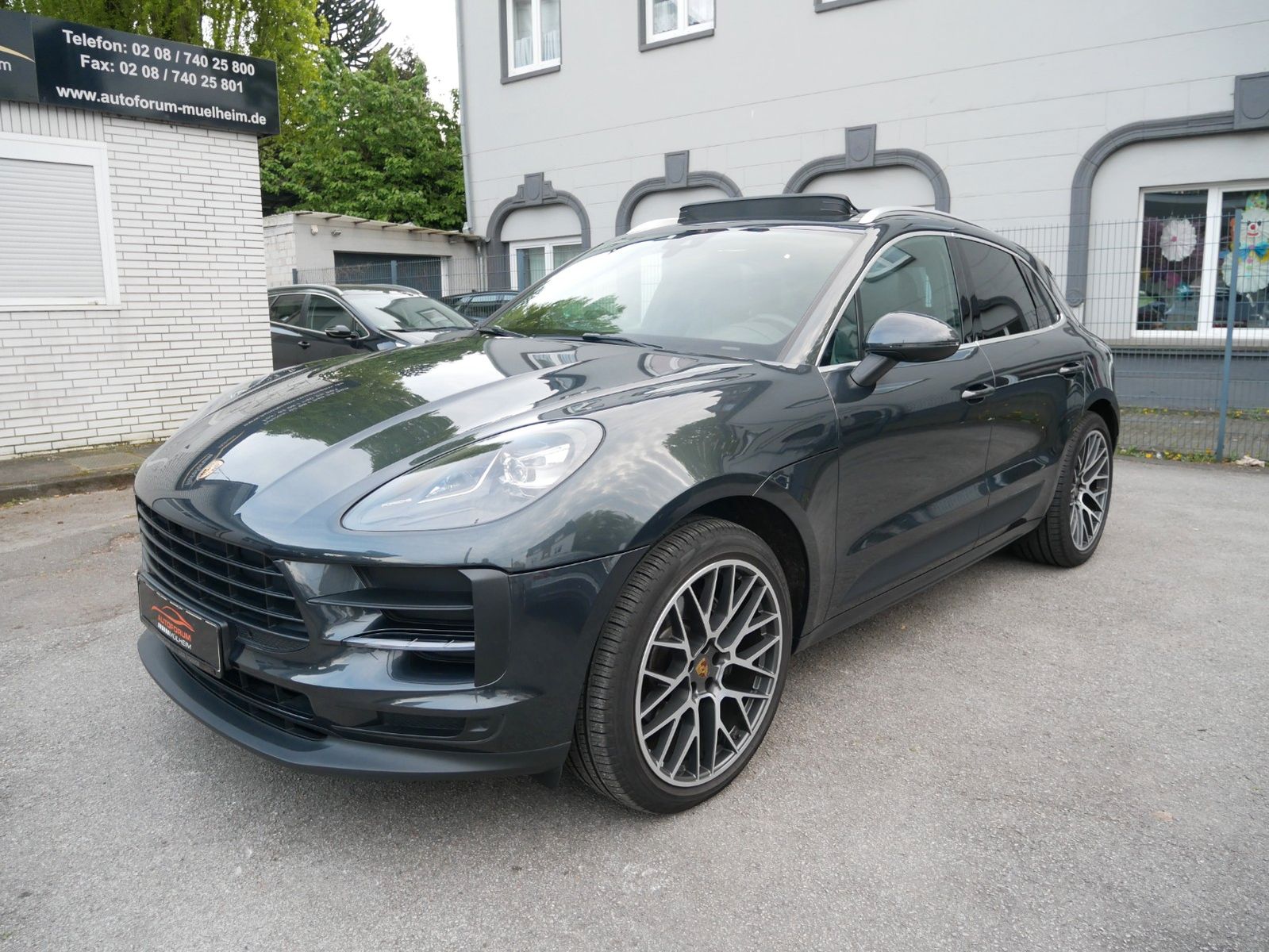 PORSCHE Macan