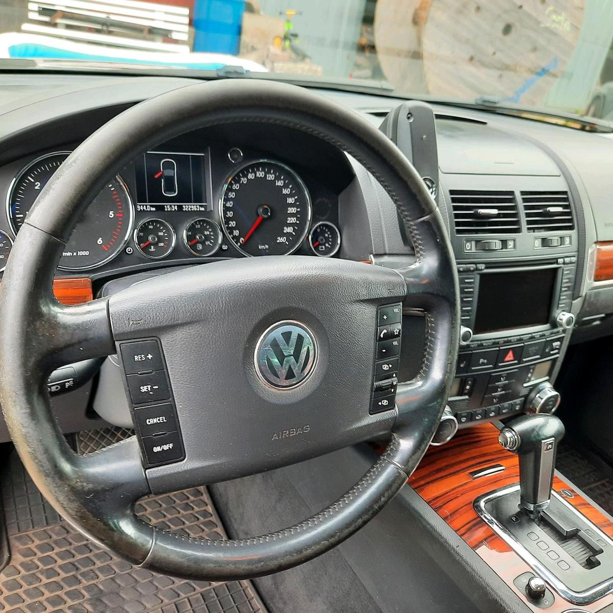Volkswagen Touareg 2005 — photo 12