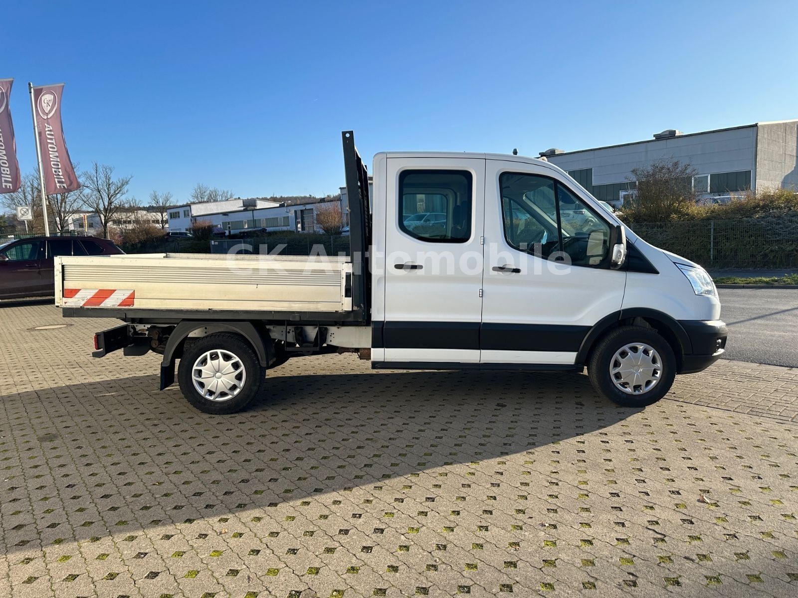 Fahrzeugabbildung Ford Transit Pritsche 350 L2 DoKA/7 Sitze/Klima/AHK
