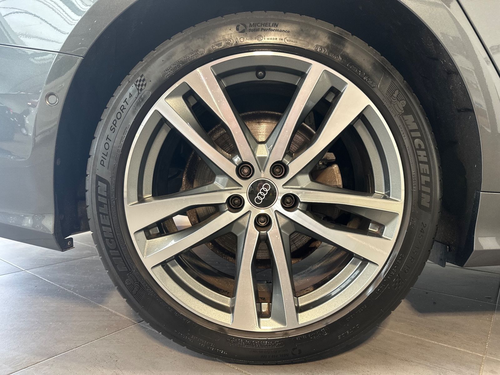 Fahrzeugabbildung Audi A6 Avant 40 TDI S-Line NAV+LED+PANO+AHK+19ZOLL