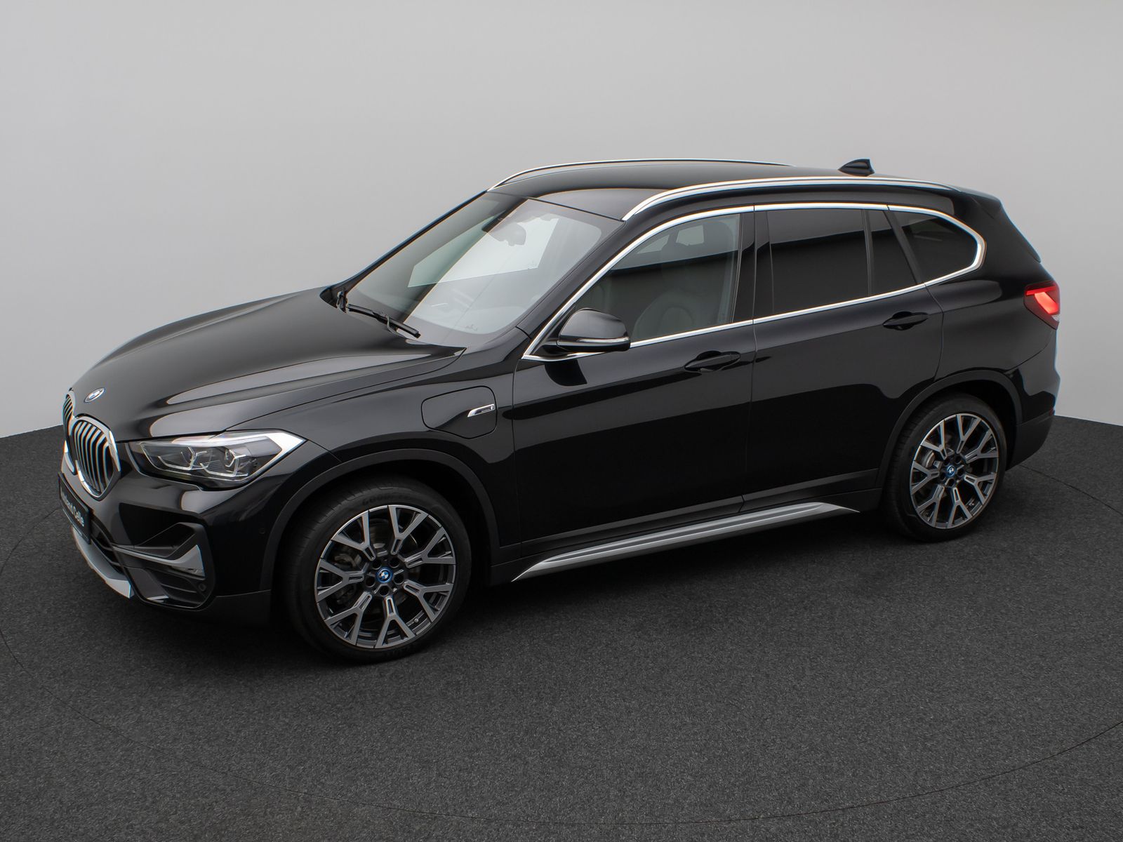 Fahrzeugabbildung BMW X1 xD25e xLine Kamera HUD DAB H/K Komfort Sport